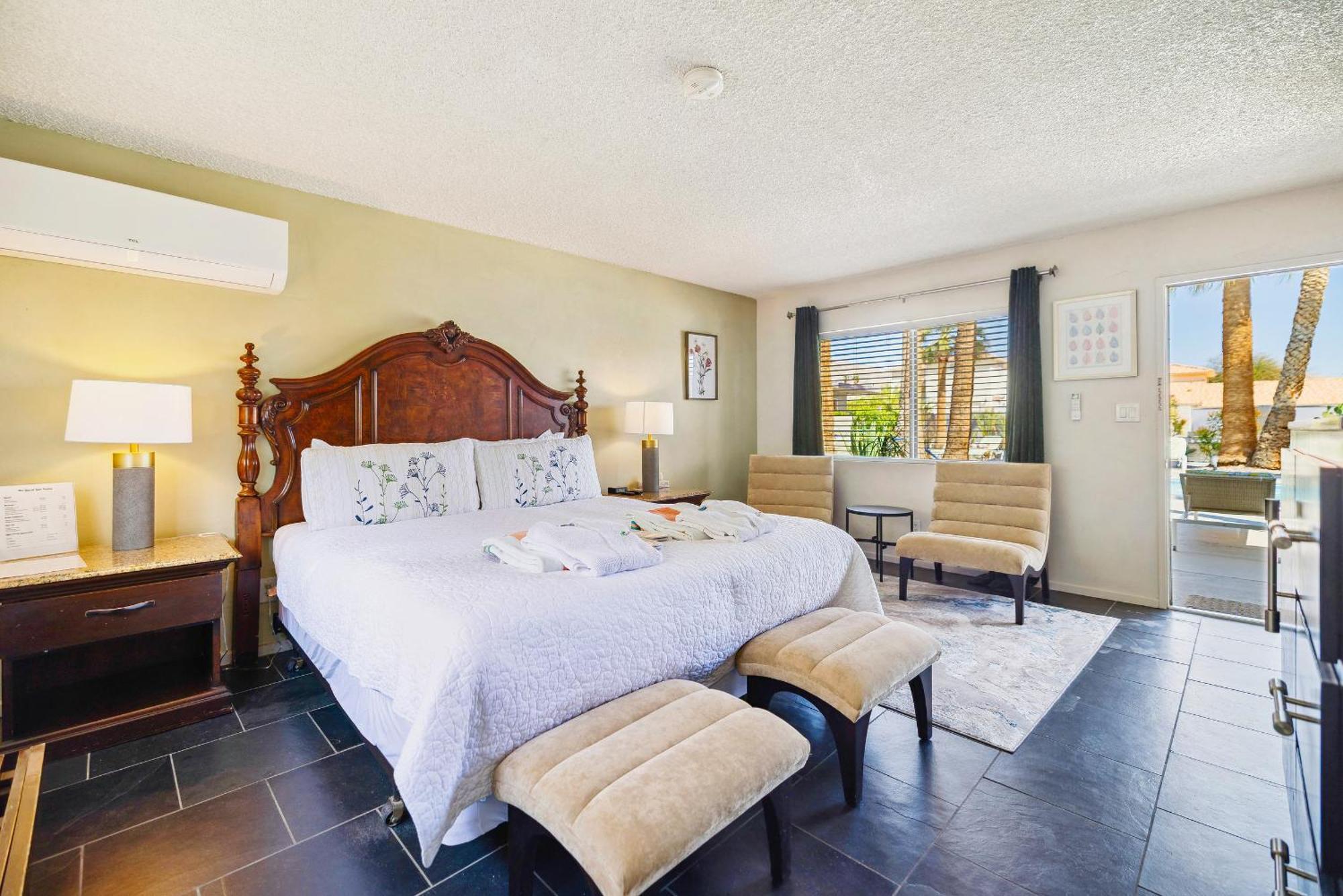 King Room,1655276244:JPEG